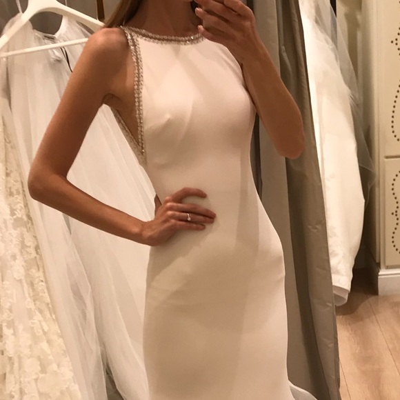 Pronovias wedding gown with overskirt - Picture 3 of 8